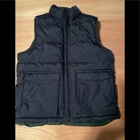Boys Gap reversible Vest - Picture 2 of 4